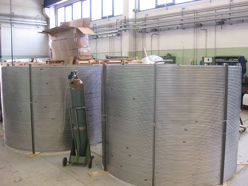 Jacketing line for superconducting cables CIC (Cable-in-conduit)