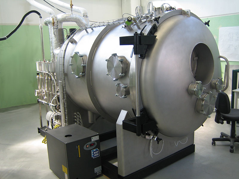 Thermal high vacuum chamber for optical components test used in aerospace