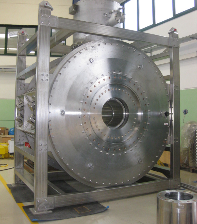 MAGNET CRYOSTAT