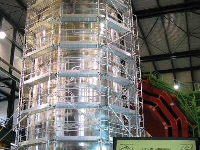 Realizzazione e installazione dello scudo termico del criostato per il supermagnete di CMS installato al CERN (Ginevra)